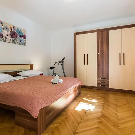 Marina 3 Bdr Apartment With Parking Zadar Exterior photo