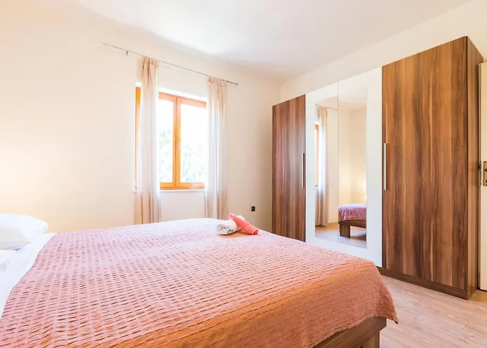 Marina 3 Bdr Apartment With Parking