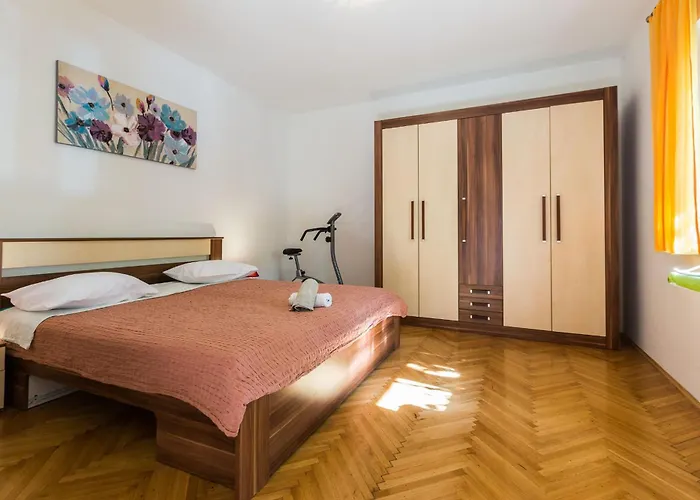 Marina 3 Bdr Apartment With Parking