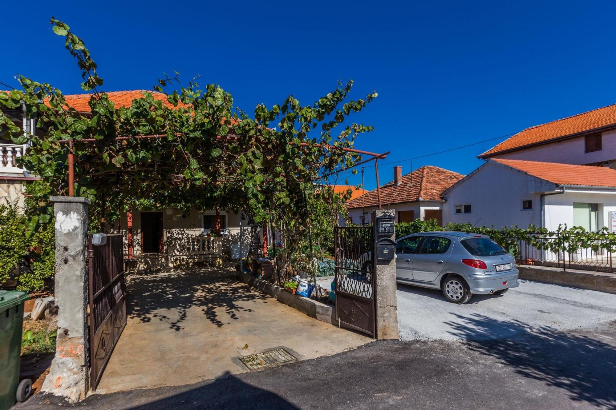 Marina 3 Bdr With Parking Apartment