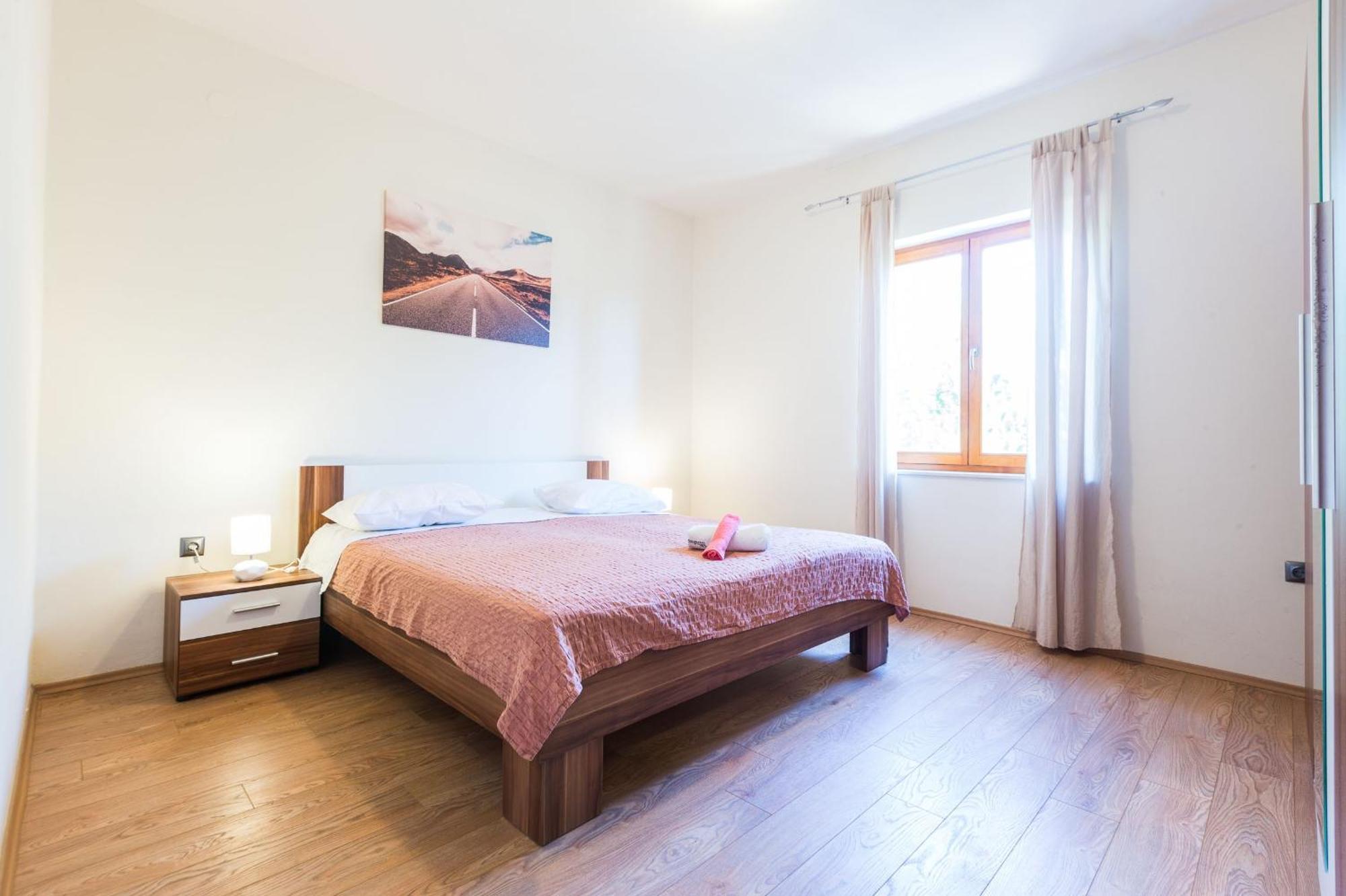 Marina 3 Bdr With Parking Apartment