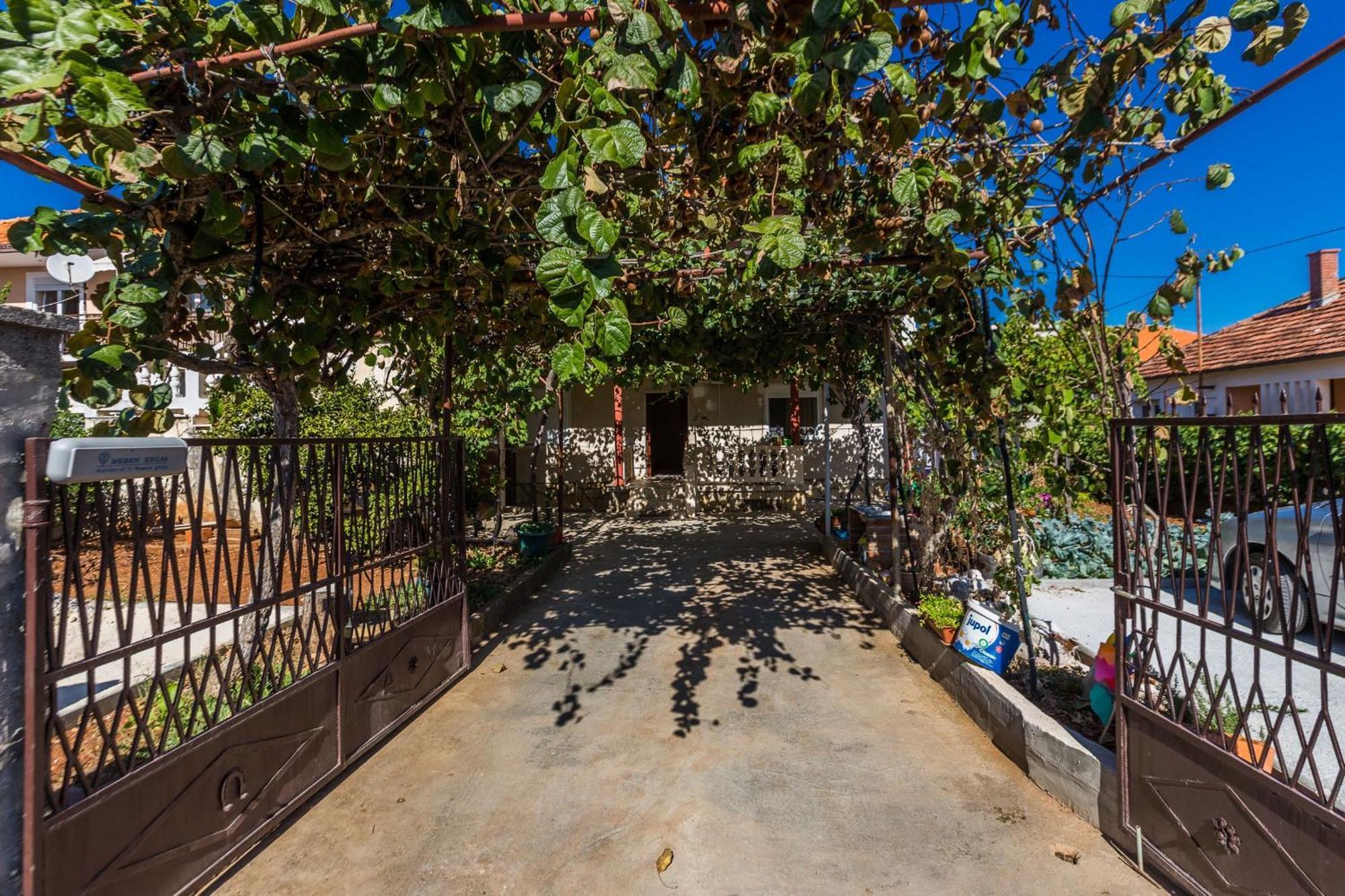 Marina 3 Bdr With Parking Apartment